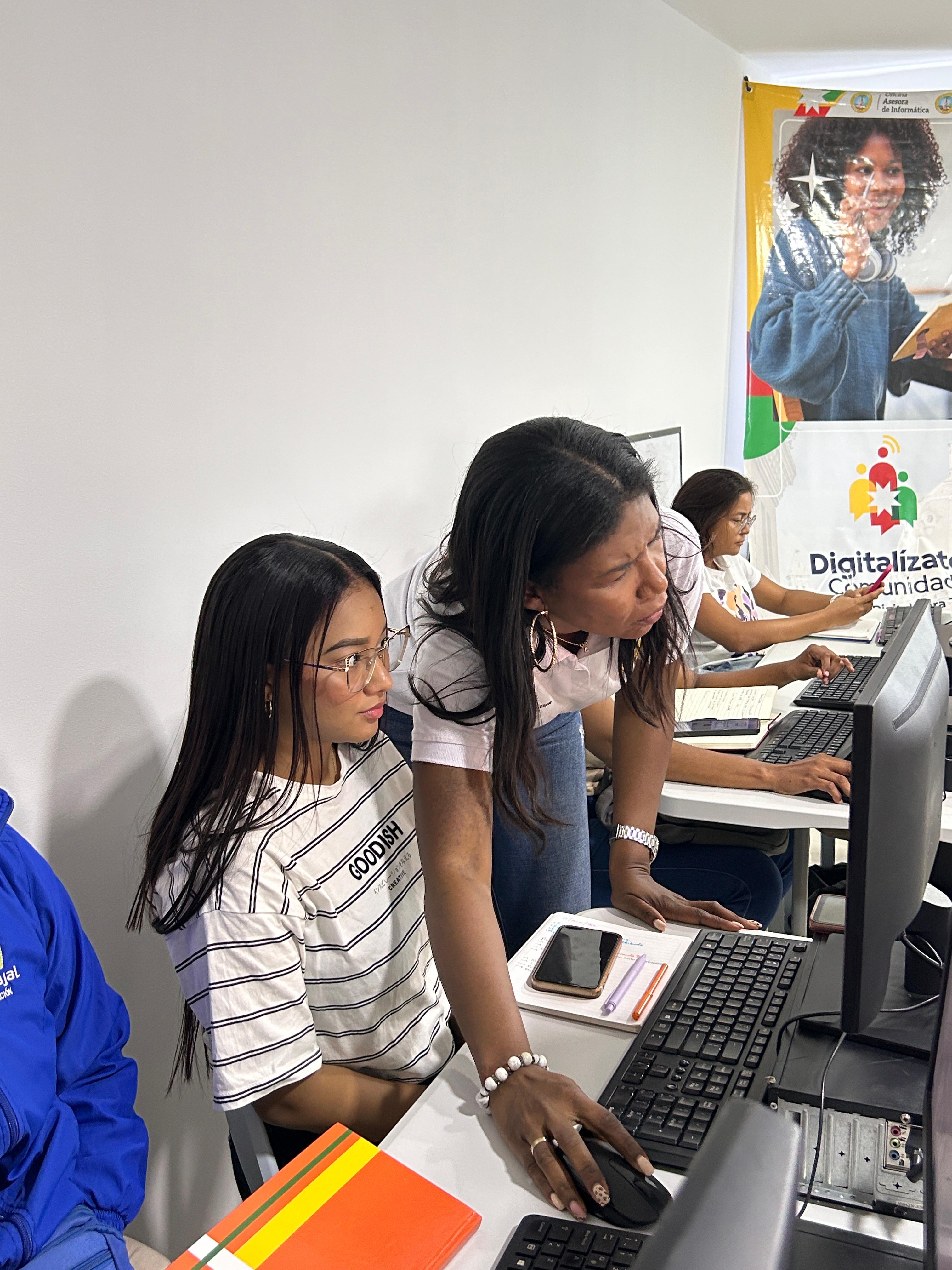 Imagen de apoyo de  Inician cursos de Marketing Digital en la Casa en de la Mujer en Cartagena