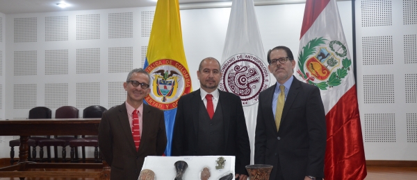 Imagen de apoyo de  Gobierno de Colombia entrega a la Embajada del Peru piezas pertenecientes al patrimonio arqueologico peruano