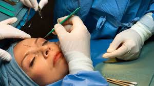 Imagen de apoyo de  Exigen mayor control a convalidacion de titulos de cirujanos esteticos y plasticos