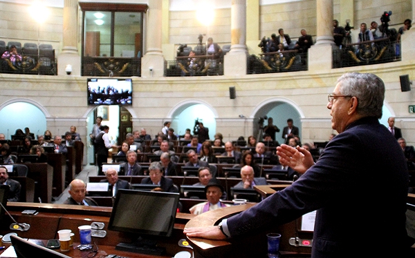 Imagen de apoyo de Traduccion de la Constitucion Politica a otras lenguas a primer debate en Comision Sexta
