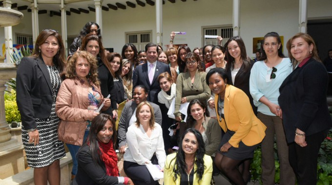 Imagen de apoyo de  MinInterior y mujeres hablaron de su participacion e incidencia en la democracia