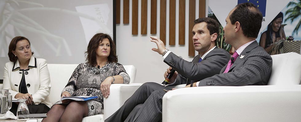 Imagen de apoyo de  Viceministerio de Desarrollo Empresarial paso al tablero ante Ministra Cecilia AlvarezCorrea