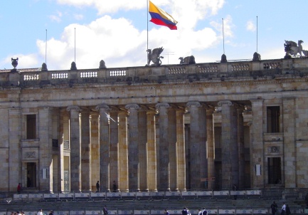 Imagen de apoyo de  Mayor participacion a colombianos residentes en el exterior