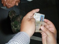 Imagen de apoyo de  Con la tarjeta militar provisional se busca solucionar los problemas de identificacion y registro de las personas desplazadas