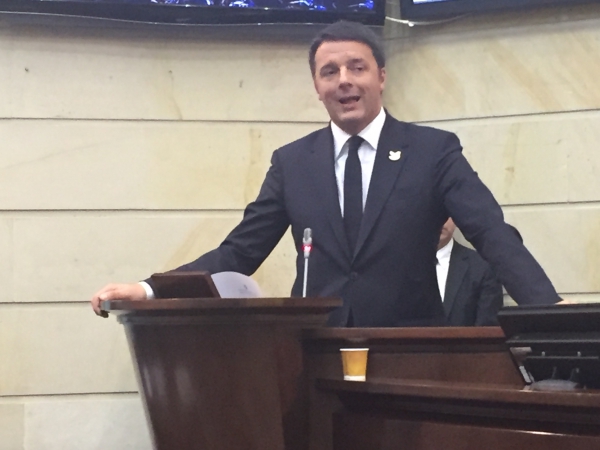Imagen de apoyo de  Matteo Renzi en el Senado de Colombia