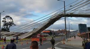 Imagen de apoyo de  Por posibles irregularidades contractuales en proceso para puente peatonal colapsado en Bogota Procuraduria formulo pliego de cargos a dos oficiales del Ejercito