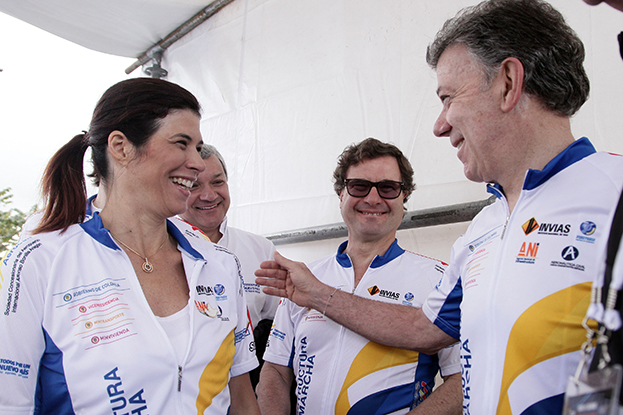 Imagen de apoyo de  Presidente Santos le dio la partida a la Vuelta a Colombia Infraestructura en Marcha