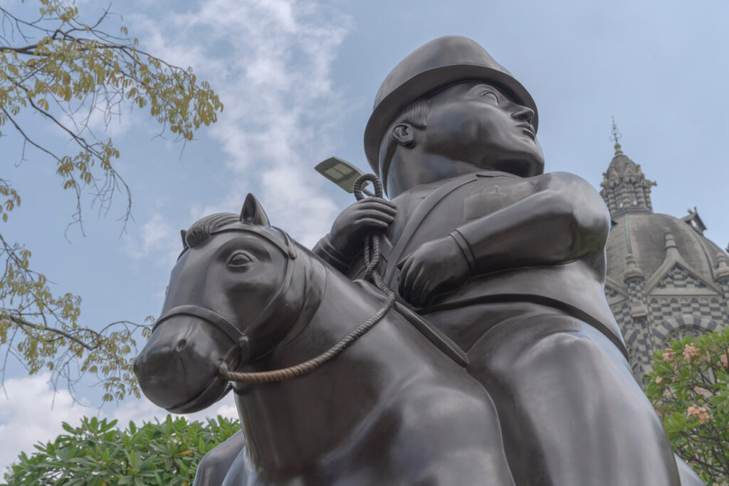 Imagen de apoyo de  Con el mantenimiento de las 23 esculturas de Fernando Botero avanza la recuperacion de la Plaza Botero en el Centro de Medellin
