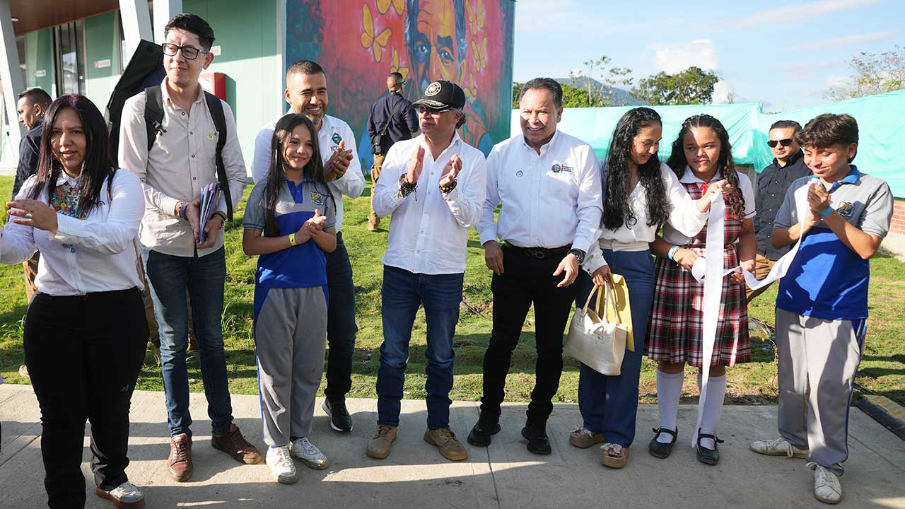 Imagen de apoyo de  En 2026 la educacion tendra 88 billones para construir paz en Colombia presidente Gustavo Petro en el Catatumbo