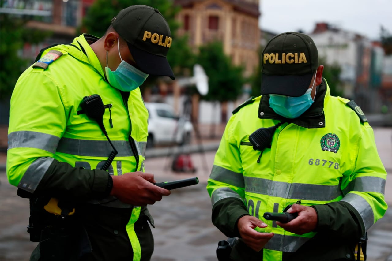 Imagen de apoyo de Alcaldesa entrega a la Policia de Bogota 845 detectores de metales para mejorar la seguridad en Bogota