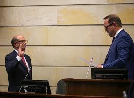 Imagen de apoyo de  Carlos Camargo Assis con 62 votos fue elegido por el Senado como el nuevo magistrado de la Corte Constitucional