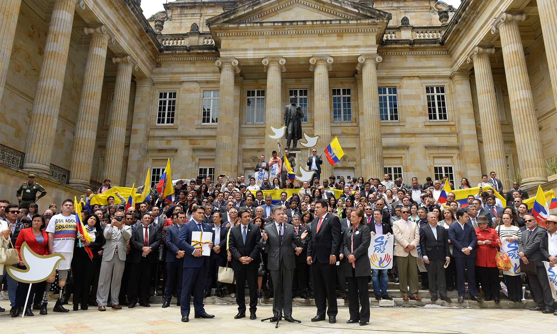 Imagen de apoyo de  Presidente de la Republica ordeno cese al fuego definitivo con las FARC a partir del proximo lunes