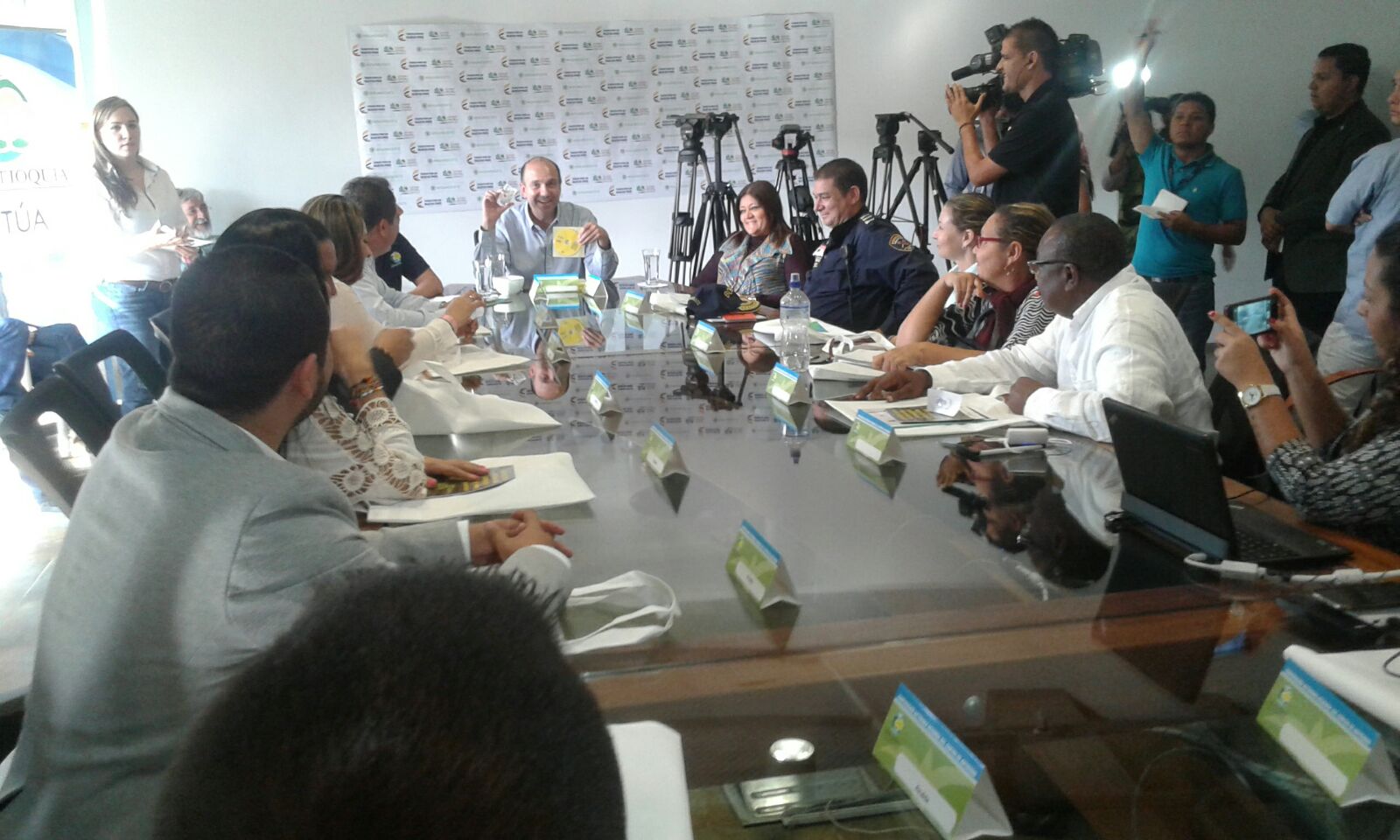 Imagen de apoyo de  Alcaldes y gobernador de Antioquia cuentan con hoja de ruta para mitigar efectos del cambio climatico