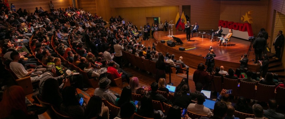 Imagen de apoyo de Talento Tech ya esta formando cerca de 4200 personas en Bogota