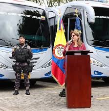 Imagen de apoyo de  Fueron entregados tres busetones para el transporte de privados de la libertad y de grupos especiales del INPEC