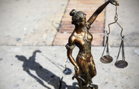 Imagen de apoyo de  Preclusion del proceso por calumnia seguido contra exjefe paramilitar