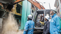 Imagen de apoyo de  El alcalde de Bogota dio inicio a la demolicion de la que era considerada la olla mas grande del pais