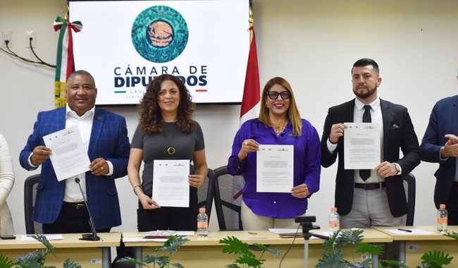 Imagen de apoyo de  SEP y UFCW firman acuerdo para la implementacion del Programa de Certificacion para migrantes mexicanos en Canada