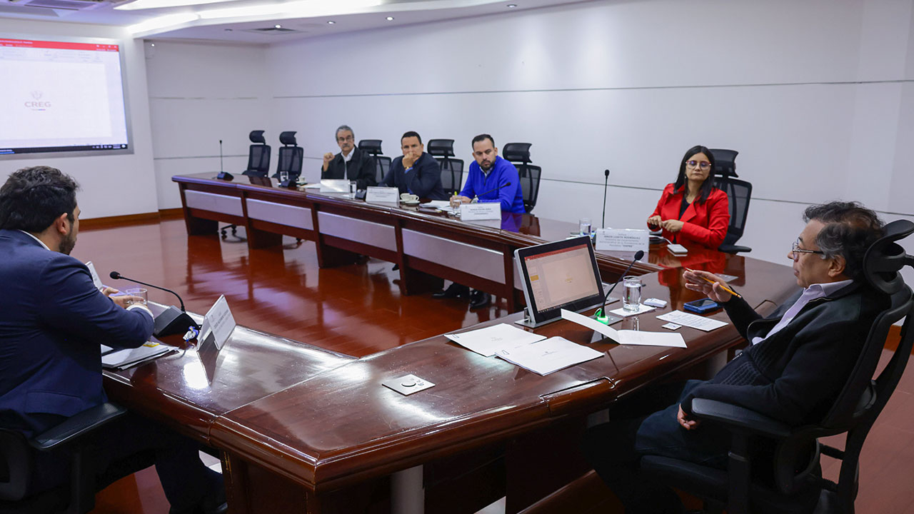 Imagen de apoyo de  Reduccion de tarifas de energia tema clave de la reunion del presidente Petro con comisionados de la CREG