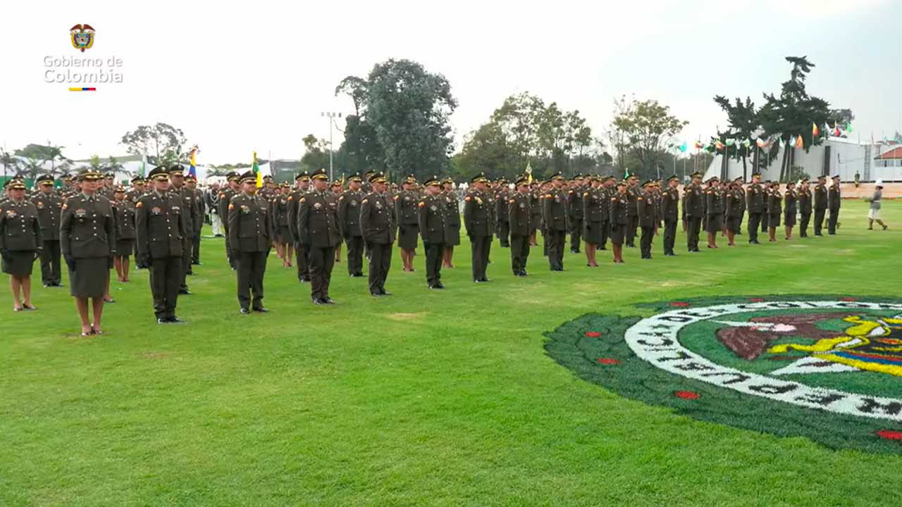 Imagen de apoyo de  Presidente Petro preside ceremonia de ascenso de oficiales de la Policia Nacional