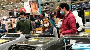 Imagen de apoyo de  Comerciantes se preparan para el primer dia sin IVA del ao
