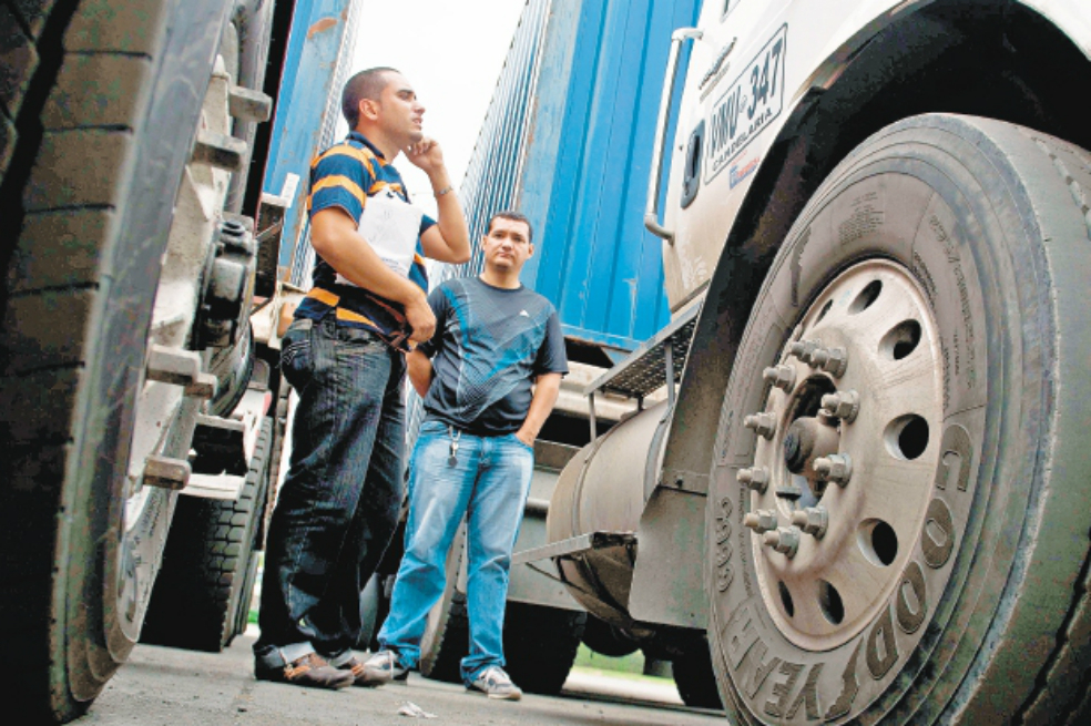 Imagen de apoyo de  Camioneros y Gobierno viajan por caminos opuestos