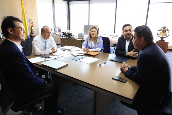 Imagen de apoyo de  MinTransporte trabajara con Gobernacion de Cundinamarca para fortalecer la movilidad del departamento