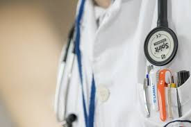 Imagen de apoyo de  Supersalud verifica condiciones laborales y entrega de elementos de proteccion a personal de salud