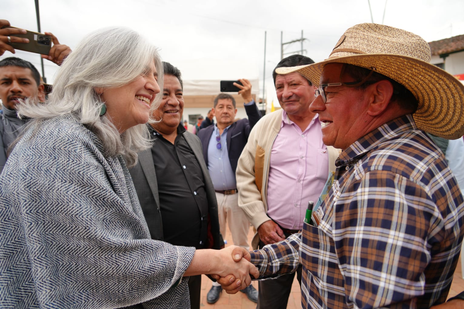 Imagen de apoyo de  Ministra de Vivienda anuncia en Boyaca la construccion del Plan Maestro de Alcantarillado en Sotaquira y la construccion de unidades sanitarias rurales en Belen