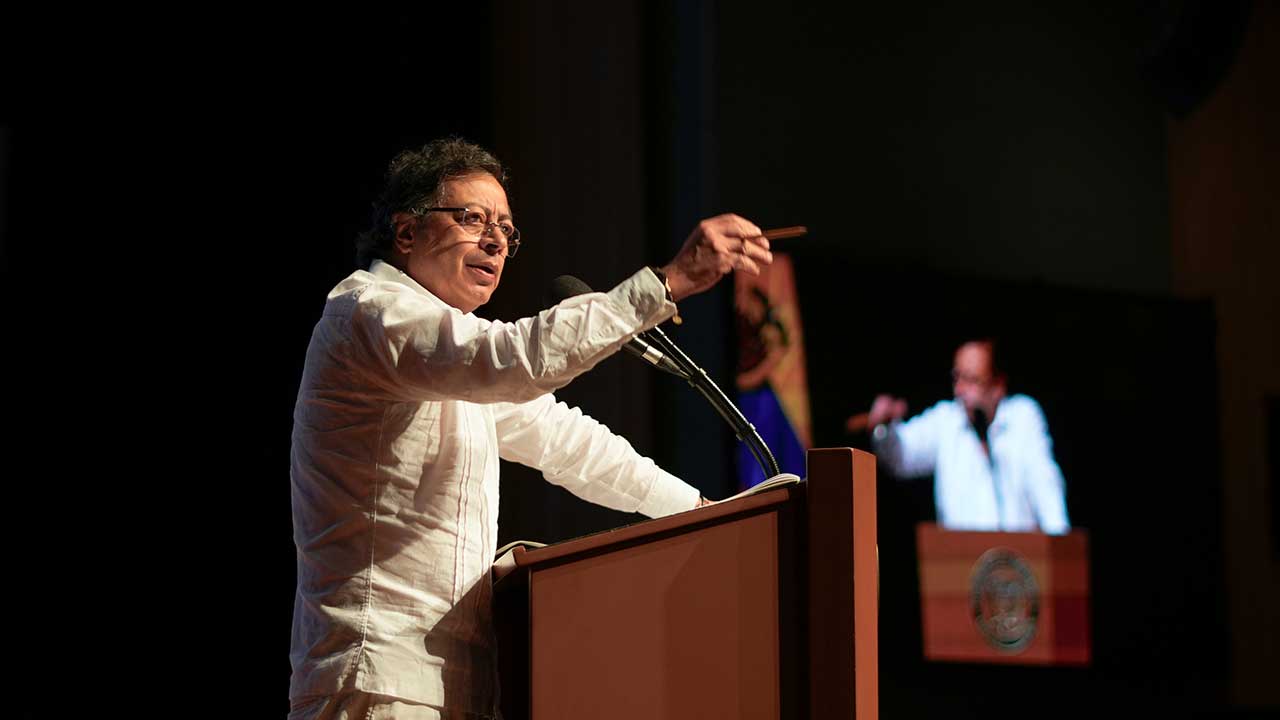 Imagen de apoyo de  A traves del Confis presidente Petro busca que el Gobierno compre buses a diesel para reemplazarlos con sistemas de transporte electrico