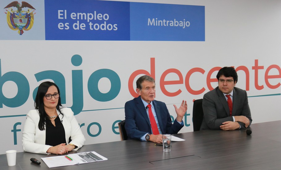 Imagen de apoyo de  Escasez de talento humano para contratar en los sectores de audiovisuales BPO y laboratorios