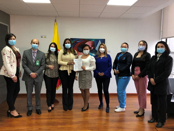 Imagen de apoyo de  Formalizan de trabajadores de la Fundacion Hospital San Carlos de Bogota