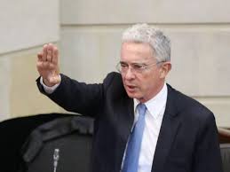 Imagen de apoyo de  Plenaria acepta la renuncia presentada por el senador Alvaro Uribe a su curul