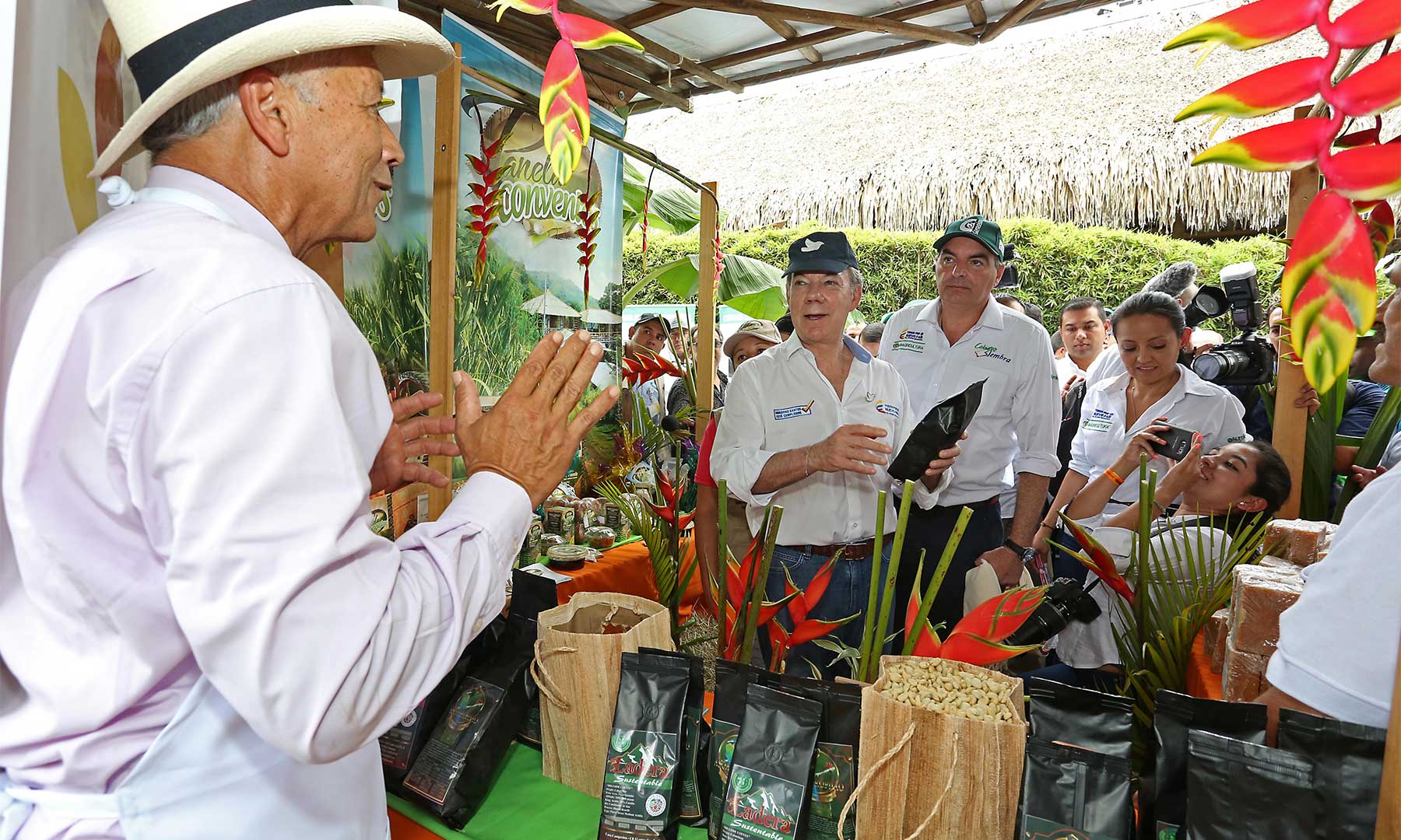 Imagen de apoyo de  Los campesinos construiran el pais del futuro afirma el Presidente Santos