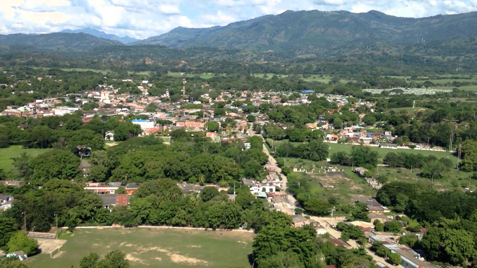 Imagen de apoyo de  Presidente entrega subsidios de vivienda a damnificados de Salgar y posesiona a Directora de Coldeportes