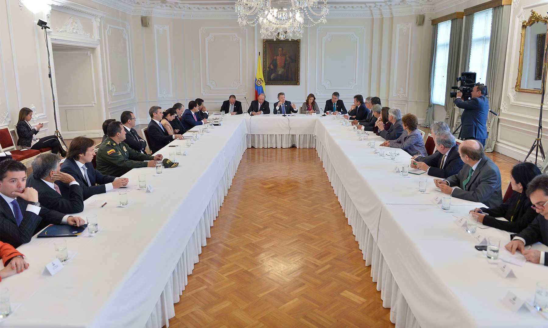 Imagen de apoyo de  Frente comun de gremios economicos en apoyo a decisiones del Presidente Santos