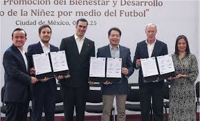 Imagen de apoyo de  Es firmada la carta de intencion para fomentar por medio del futbol habitos de Vida Saludable en escuelas