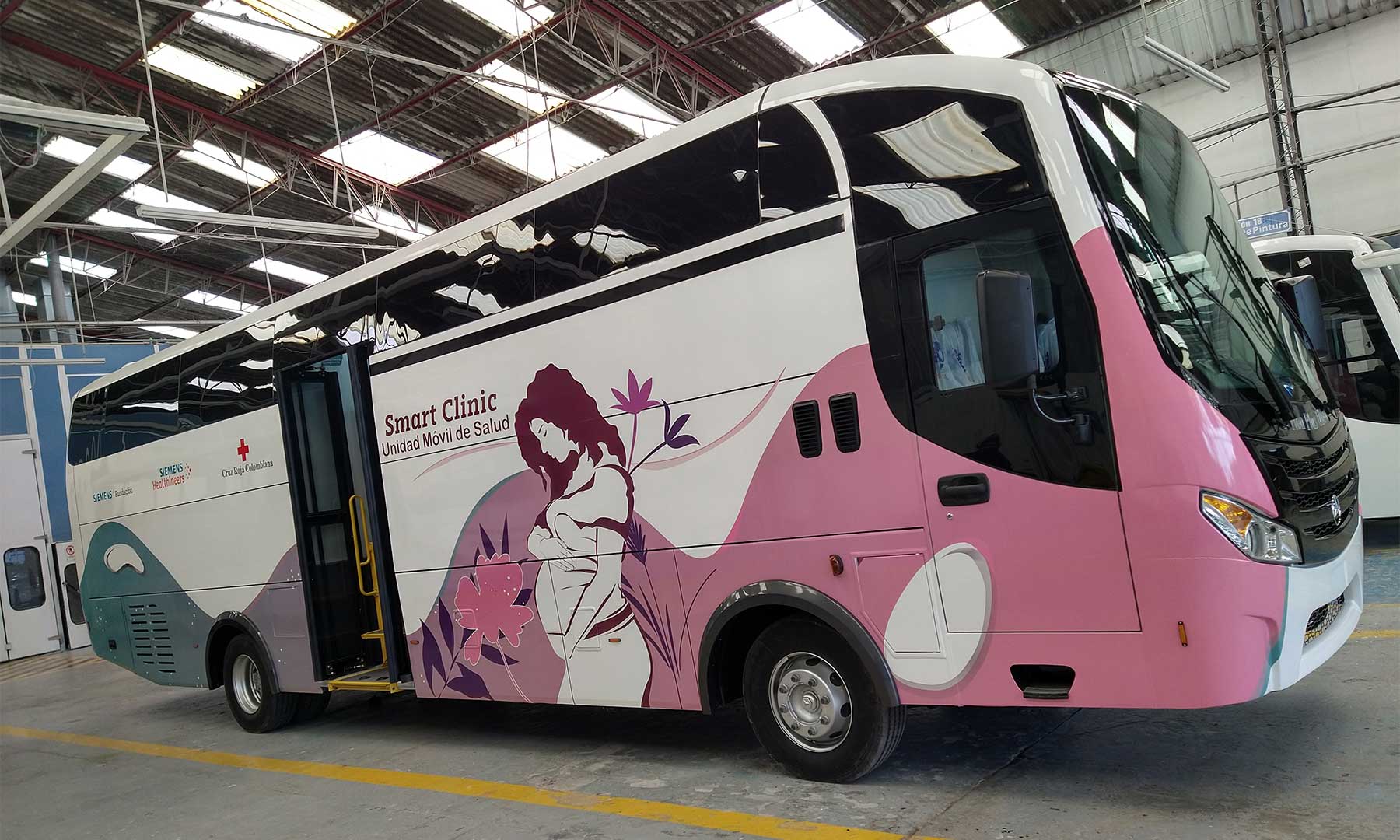 Imagen de apoyo de  Presidente Duque afirma que la clinica movil e inteligente entregada por Siemens a Colombia es una importante herramienta tecnologica para enfrentar el covid19