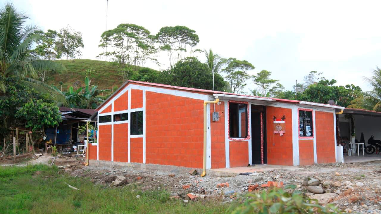Imagen de apoyo de  Gobierno entrego viviendas a 160 familias rurales del Putumayo