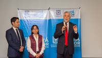 Imagen de apoyo de Alcalde de Bogota firma contratos de concesion del nuevo esquema de aseo