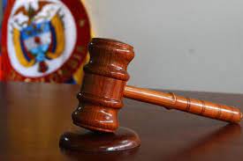 Imagen de apoyo de Corte protege derechos de joven a quien se le nego certificacion de su judicatura ad honorem de nueve meses por no cumplir con el requisito de un ao de duracion previsto para practicas remuneradas