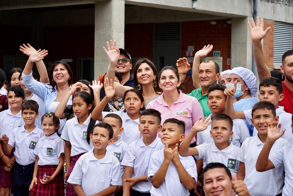 Imagen de apoyo de  El Gobierno realizo la entrega de obras de infraestructura educativa
