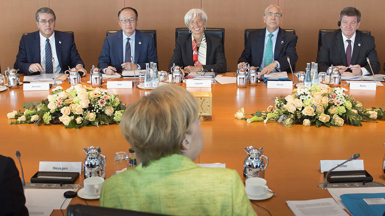 Imagen de apoyo de  Comunicado de prensa conjunto por la Canciller Federal de Alemania la OIT la OCDE la OMC el FMI y el Banco Mundial