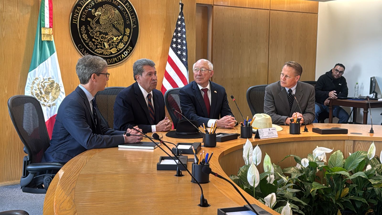 Imagen de apoyo de  Presidente de la Jucopo se reune con embajador de EUA en Mexico ante conclusion de encargo