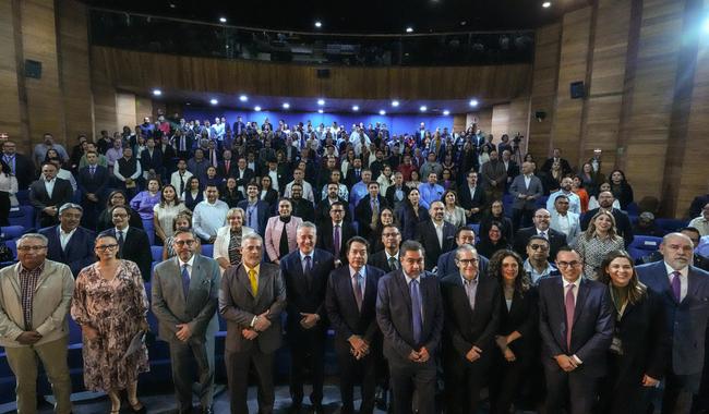 Imagen de apoyo de  SEP Economia y Secihti impulsan actualizacion curricular y microcredenciales en semiconductores