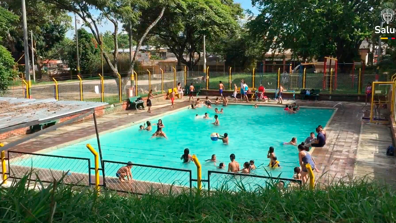 Imagen de apoyo de  Medidas y emite recomendaciones para el uso de piscinas