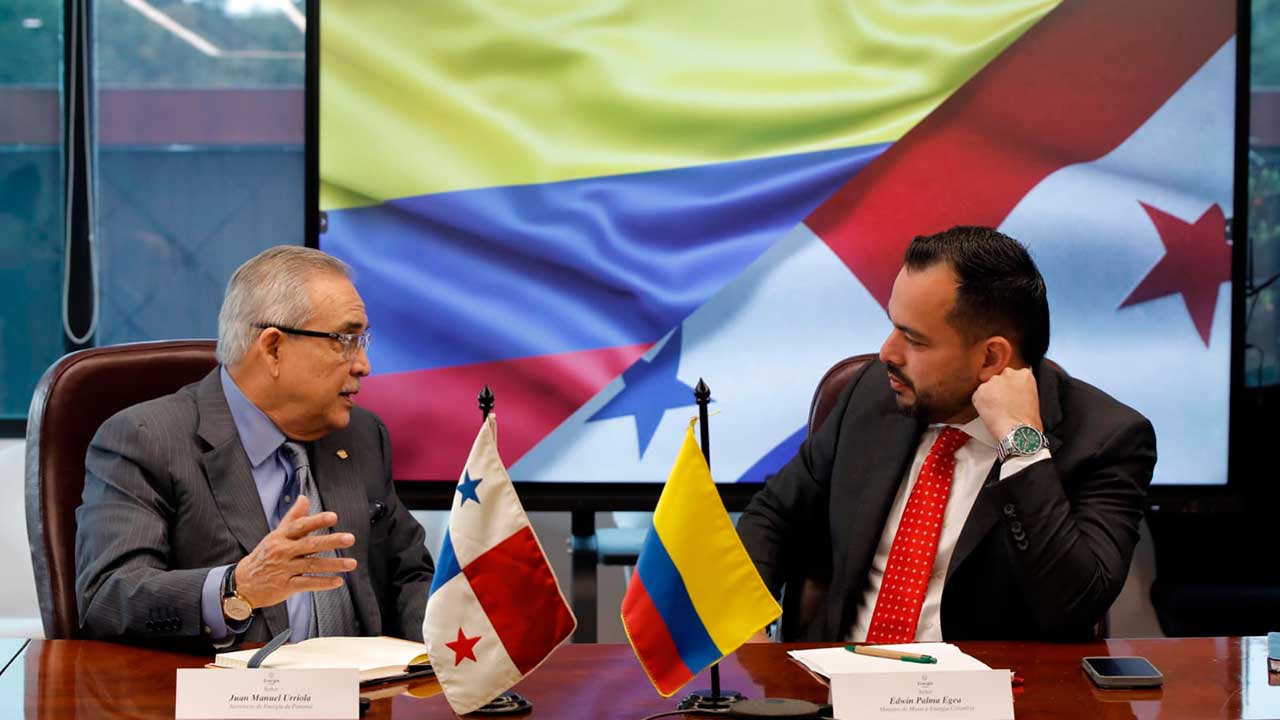 Imagen de apoyo de  Colombia y Panama afianzan historica interconexion electrica que unira a las Americas
