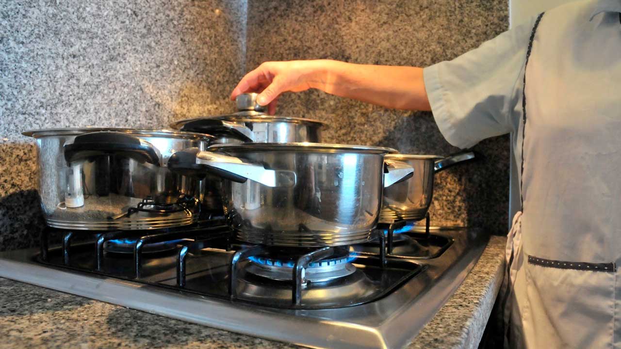 Imagen de apoyo de  Alcanos comenzo a devolver cobros indebidos a mas de un millon de usuarios de gas natural