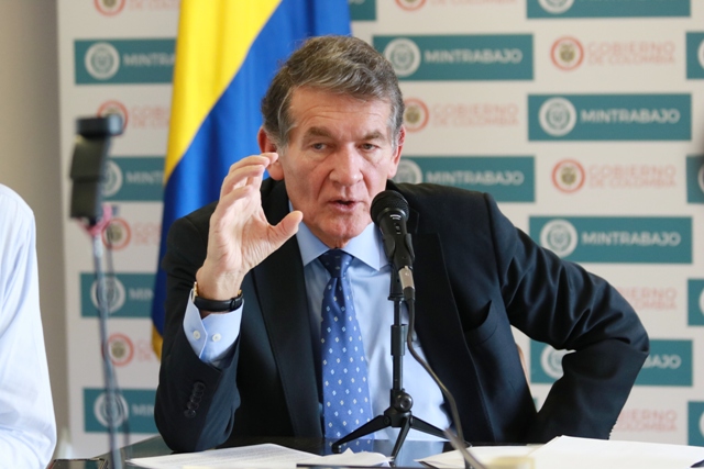 Imagen de apoyo de  El empleo y la reactivacion economica principales preocupaciones expresadas por empresarios y sindicatos en Comision de Concertacion