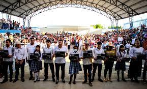 Imagen de apoyo de Es anunciado que son entregados 3300 computadores y 51 laboratorios de innovacion para los nios nias y jovenes de La Guajira
